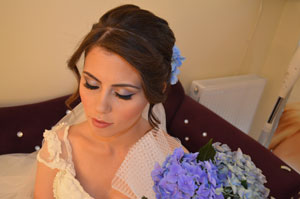 Romantik gelin başı modelleri Çiçekli Örgülü 