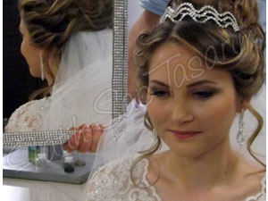 Taşlı ve taçlı gelin başı modeli