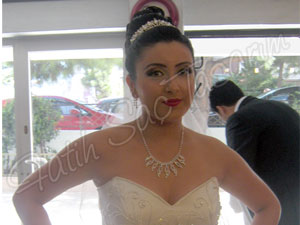 Taşlı ve taçlı gelin başı modeli