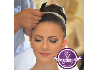 Taşlı ve taçlı gelin başı modeli