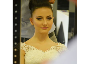 Taşlı ve taçlı gelin başı modeli Prenses Gelin Başı Modelleri Açık Gelinbaşı Modeli En iyi Gelin Makyajı 