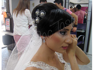 Taşlı ve taçlı gelin başı modeli